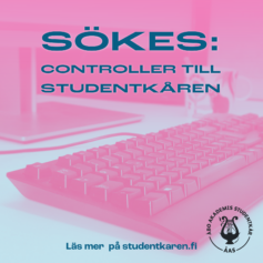 Ljusrosa bild på ett tangentbord och text "sökes: controller till studentkåren"